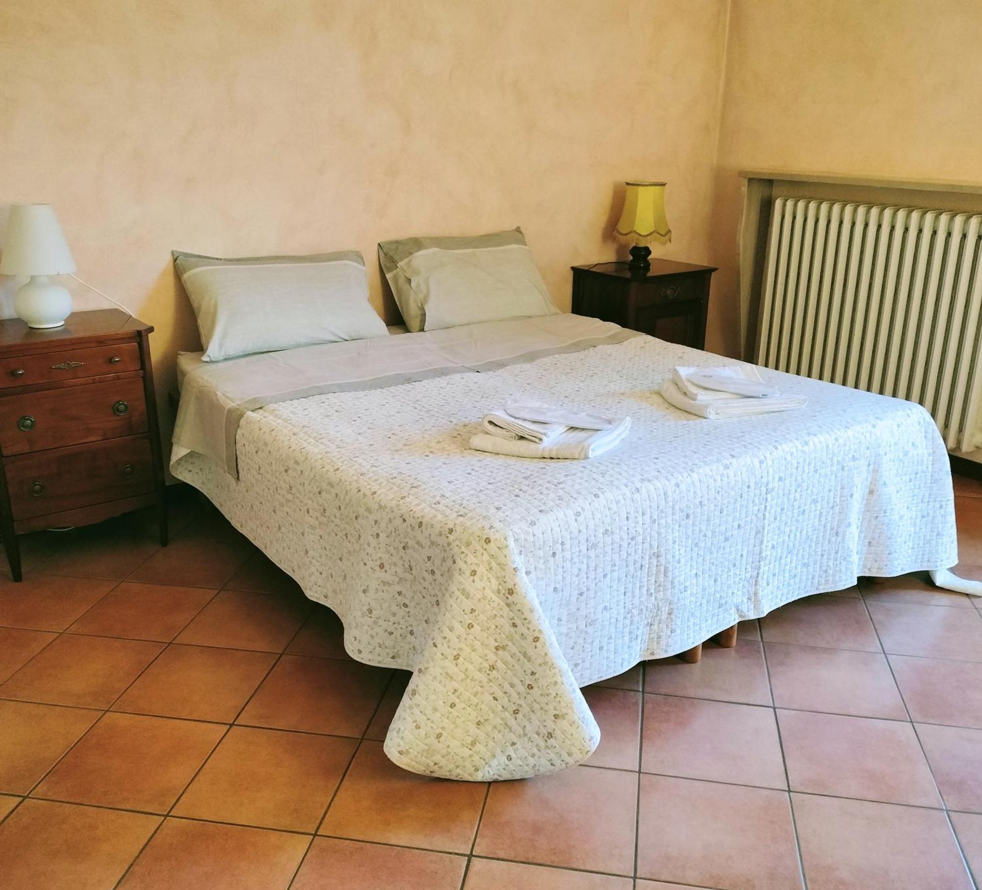 B&B "Madama Granet" Борго Сан Далмацо Екстериор снимка